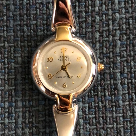 Beautiful Anne Klein II silver watch - Picture 1 of 5